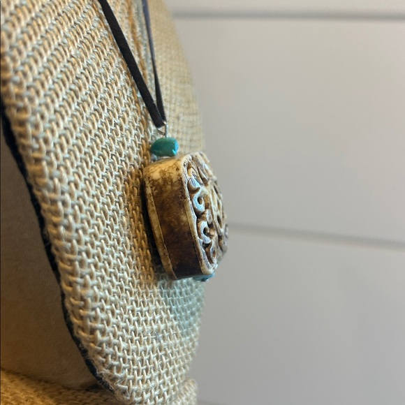 Artisan Carved Bone Pendant vintage Necklace - Picture 4 of 16